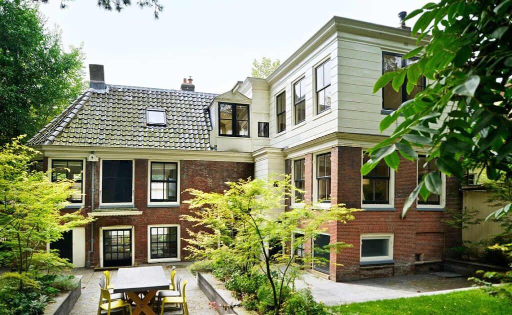 Niet slapen op beestjes, maar slapen tussen de beesten...